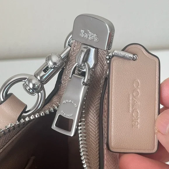 ✅Coach Teri Shoulder Bag In Rainbow Signature Canvas - Picture 6 of 13